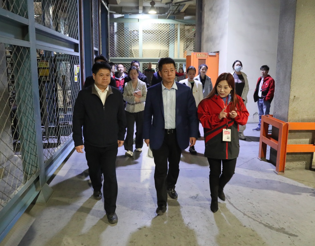 經(jīng)開區(qū)工委副書記、組織人事部部長(zhǎng)于淼一行蒞臨美巢參觀督導(dǎo)